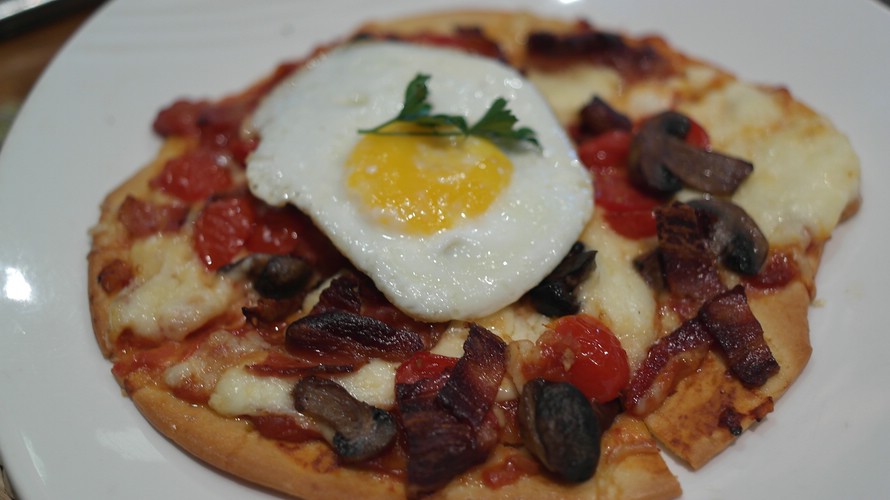 Die beliebte Breakfast Pizza in Singita Boulders Lodge