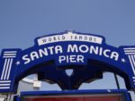 Schild am Eingang zur Santa Monica Pier (Los Angeles)