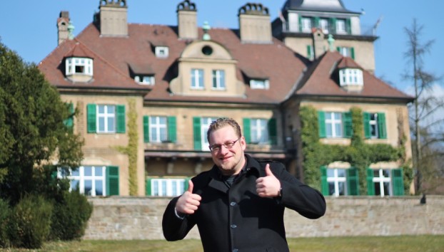 Alex sagt "Daumen hoch" für Schlosshotel Lerbach