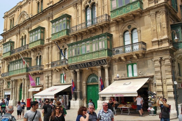 Eine der vielen Prachtbauten im Herzen Vallettas