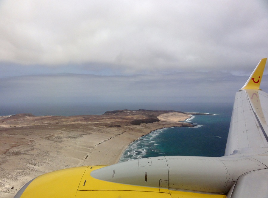 Landeanflug der TUIfly Maschine auf Boa Vista (Kapverden)