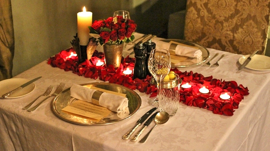 Romantisches Dinner andBeyond Ngorongoro Crater Lodge“class=