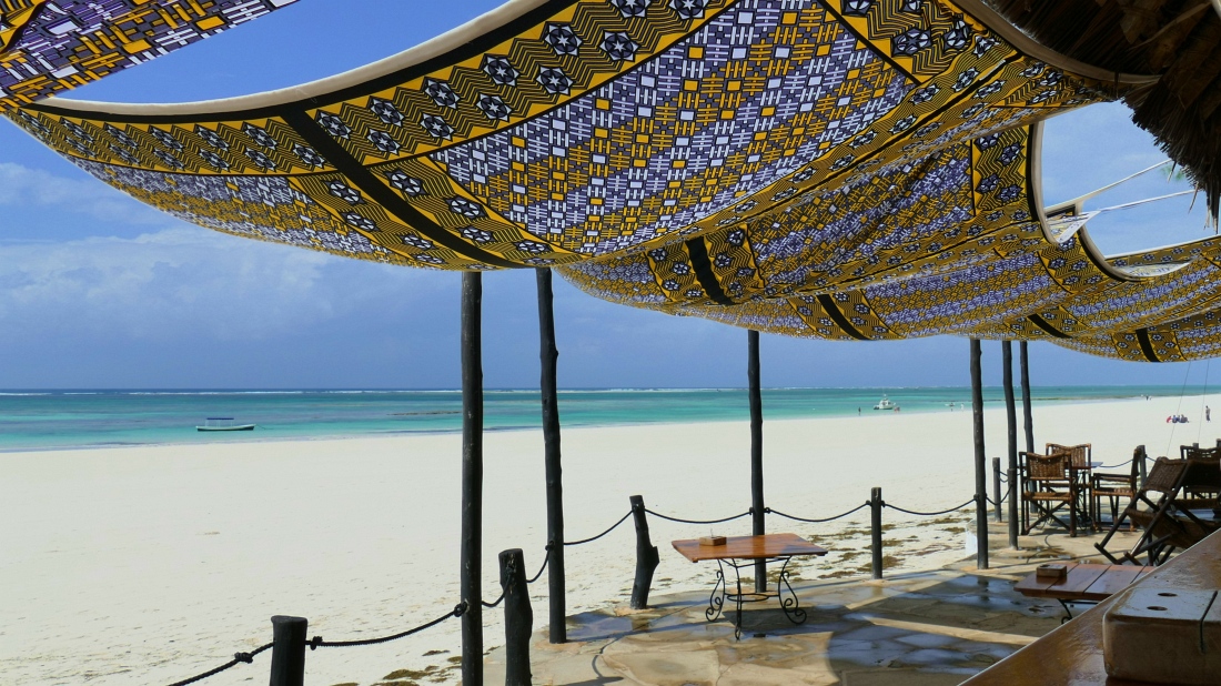 Beach Bar und Restaurant im The Sands at Nomad“ srcset=
