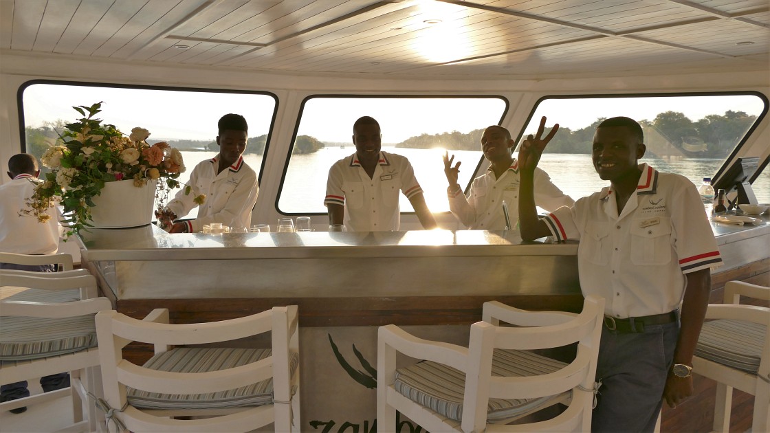 Crew auf der Zambezi Explorer“class=