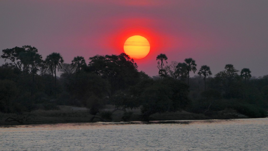 zambezi-explorer-sunset-cruise-31“ class=
