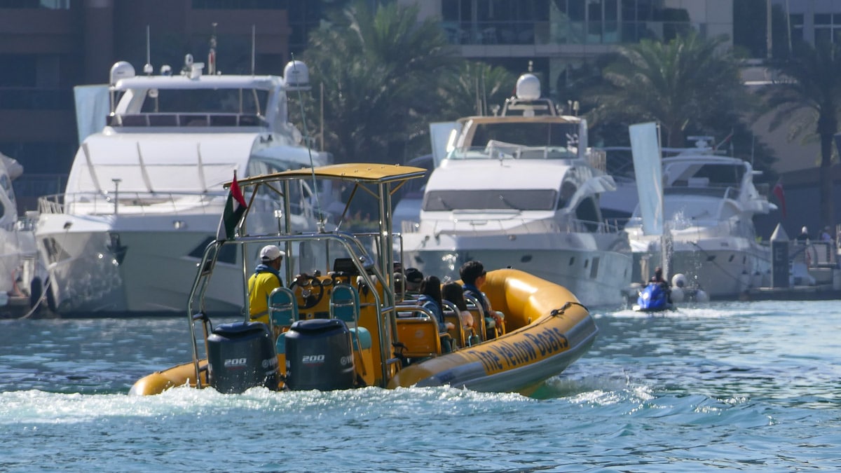 The Yellow Boats Dubai in der Dubai Marina
