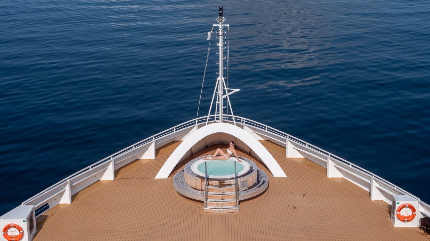 Jacuzzi Bow Seabourn Sojourn